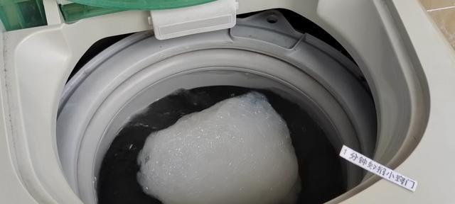 双缸洗衣机的清洗技巧（解决双缸洗衣机清洗难题的实用方法）