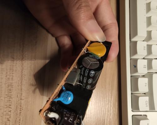 解决显示器电源接触不良问题的方法（如何处理无法接通显示器电源的困扰）