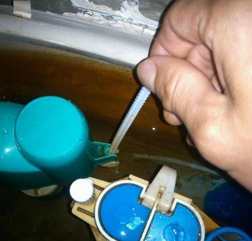 欧派马桶冲力变小的原因分析（探究马桶冲力变小的背后原因及解决方法）
