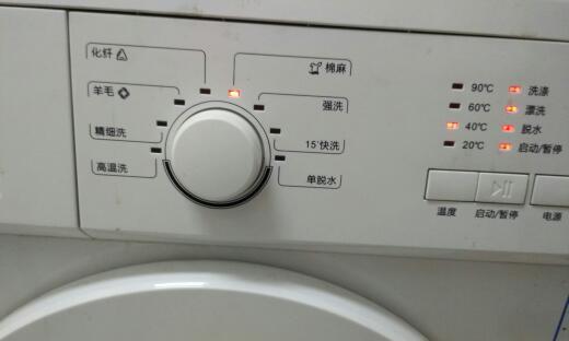 如何正确操作滚筒洗衣机的单脱水功能（让衣物快速干燥）