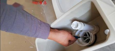 如何正确安装马桶进水阀（简单易学）