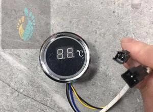 温度显示器绿灯亮的原因及解决方法（揭开温度显示器绿灯亮的秘密）