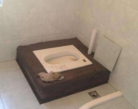 为什么蹲坑时水下去慢（探究水流缓慢的原因及解决方法）