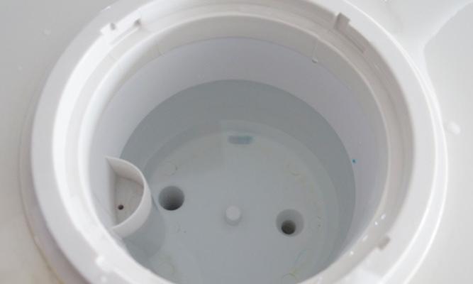 解决饮水机漏水问题的方法（应对饮水机漏水的实用技巧）
