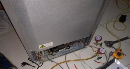 探究冰箱漏水的原因及解决方法（排查漏水问题，轻松解决冰箱困扰）