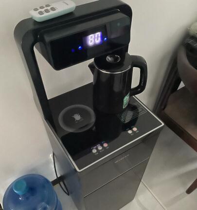 饮水机灯亮但不烧水，可能的原因及解决方法（故障排查与维修指南，让您的饮水机重焕生机）