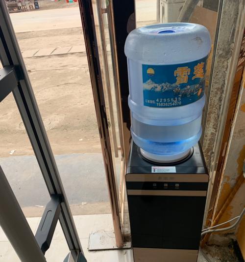 饮水机显示不满水的原因及解决方法（探究饮水机显示不满水的可能原因和简易解决方案）