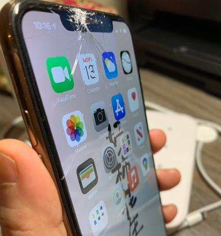 手机摄像头内部出现杂质的原因是什么？如何清理？